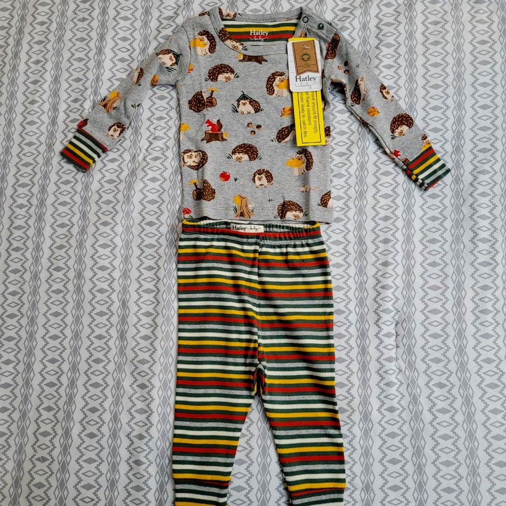 43. Hatley two piece outfit. 9-12M.  NWT
